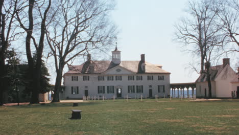 Fassade-Des-Hauses-Von-George-Washington-An-Einem-Sonnigen-Tag,-Mount-Vernon,-1950er-Jahre