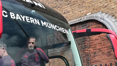 Trainer-Innerhalb-Des-FC-Bayern-München-Trainer,-London,-Großbritannien