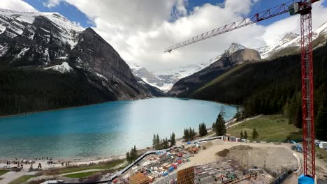 El-Fairmont-Chateau-Lake-Louise-Se-Encuentra-En-Construcción-Parcial-Durante-La-Primavera-De-2023-Y-El-Verano-De-2024