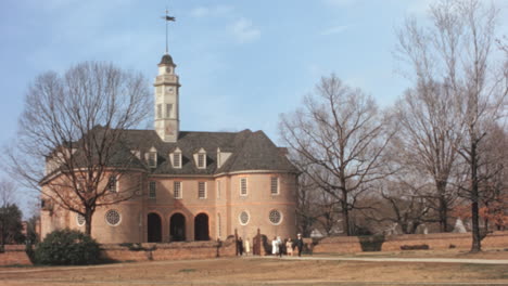 Fachada-Del-Capitolio-En-Williamsburg,-Virginia,-En-Un-Soleado-Día-De-Invierno-De-Los-Años-50