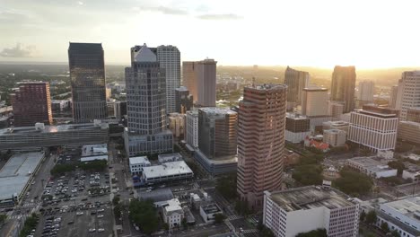 Golden-hour-sunset-over-downtown-Tampa,-Florida-skyline