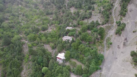 Houses-nestled-in-a-lush-highland-valley-in-the-Himalayas,-Kashmir