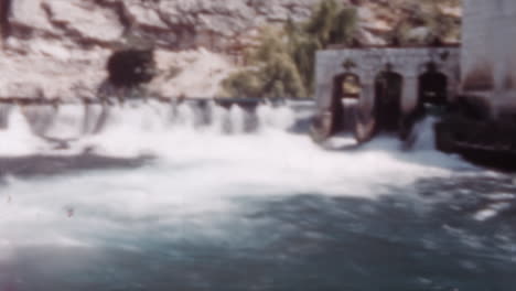 Wasserfall-Bei-Komolac-Vom-Boot-Aus-Gesehen,-Gespanschaft-Dubrovnik-Neretva,-Kroatien,-1960er-Jahre