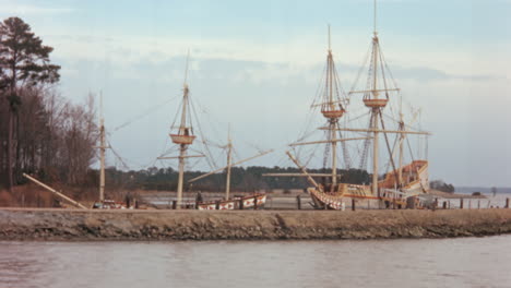 Réplica-De-Susan-Constant-Amarrada-En-Jamestown,-Virginia,-Década-De-1950