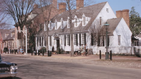 Raleigh-Tavern,-Weißes-Kolonialgebäude-In-Williamsburg,-Virginia,-1950er-Jahre