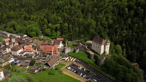 Schloss-Neuenburg-Valangin,-Schloss-Und-Museum-In-Der-Schweiz,-Schweizer-Kulturerbe,-Luftaufnahme