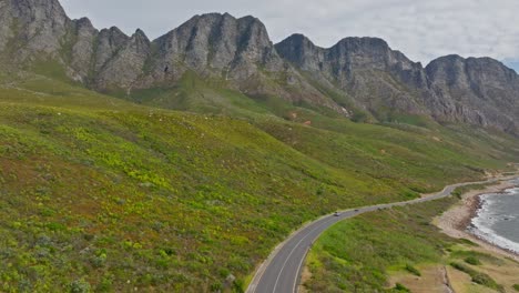 Drohnenaufnahme-Der-Küstenstraße-Bei-Kogel-Bay