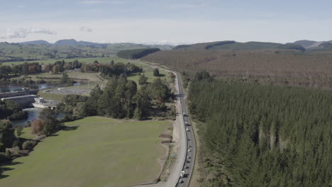 Drone-shot-of-traffic-on-the-highway-passing-near-Ātiamuri-and-the-Waikato-River,-North-Island-New-Zealand