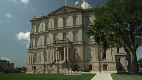 Lansing-Michigan-capitol-building-wide-shot