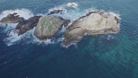 Rotating-Over-Julian-Rocks-Nguthungulli-Nature-Reserve-In-New-South-Wales,-Australia