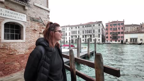 Venecia,-El-Gran-Canal-De-Italia,-Adornado-Con-Góndolas