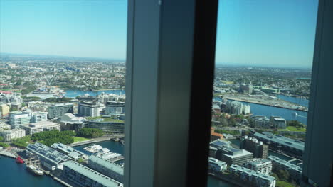 POV-De-La-Novia-De-Anzac-Desde-Una-Ventana-En-Barangaroo,-Sydney,-Australia