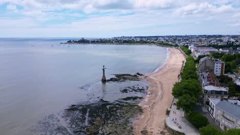 Le-Sammy,-the-American-monument-on-the-beach,-Saint-Nazaire,-France