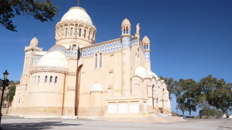 Basílica-De-Nuestra-Señora-De-áfrica-En-Argel,-Argelia,-En-Un-Soleado-Día-De-Ramadán