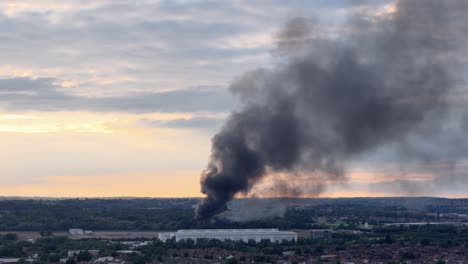 Smoke-Plume-From-Fire-Blazing-At-Derelict-Building-In-Cheshunt,-Hertfordshire,-UK