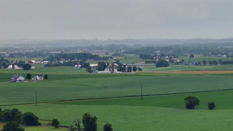 Regentag-Mit-Gewitter-über-Ländlicher-Farm-In-Den-USA