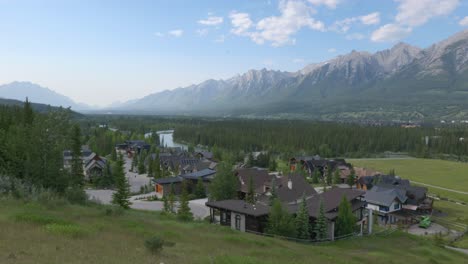 Canmore-in-Alberta-rocky-mountain-resort-town,-Banff-National-Park,-Canada