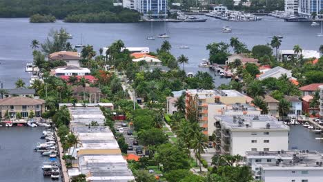 Luxury-houses-and-homes-with-private-pier-and-parking-boats-in-Sunny-Isles-Beach,-Florida