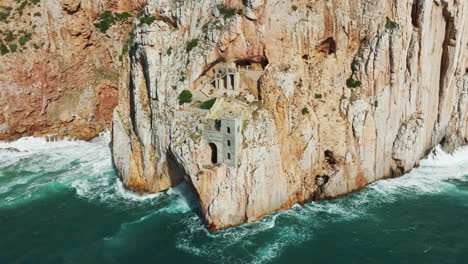 Porto-Flavia-Desde-Arriba:-Vistas-Aéreas-Primaverales-Del-Histórico-Puerto-Minero-De-Cerdeña