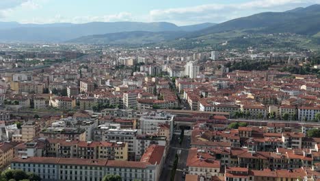 Vilas-And-Residential-Housing-In-A-Old-Neighbourhood-Of-Florence-In-Tuscany,-Italy