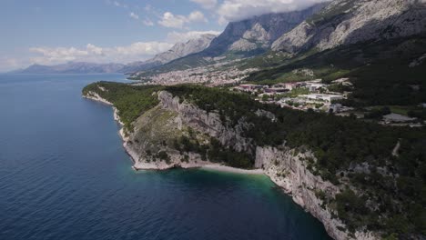 Espectacular-Paisaje-De-La-Playa-De-Nugal-Y-El-Mar-Adriático-En-Makarska,-Croacia