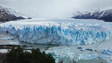 Perito-Moreno-Glacier-At-El-Calafate-In-Santa-Cruz-Argentina