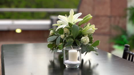 Flowery-centerpiece-design-with-white-lilies