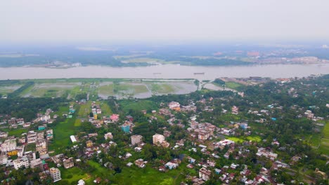 Panoramablick-über-Die-Stadt-Barisal-Mit-Dem-Fluss-Kirtankhola-In-Bangladesch---Drohnenaufnahme