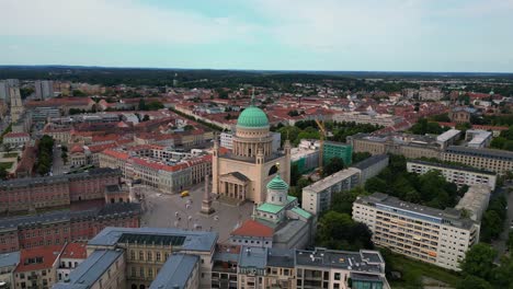 Potsdamer-Innenstadt-Mit-Historischen-Gebäuden-An-Einem-Sonnigen-Sommertag-In-Brandenburg,-Deutschland