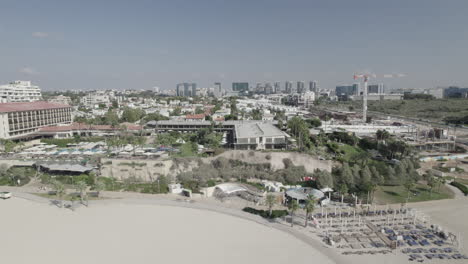 Hotel-Acadia-En-La-Playa-De-South-Herzliya:-Hay-Restaurantes-En-La-Playa,-Pero-No-Hay-Muchos-Visitantes.-Está-Justo-Al-Lado-Del-Puerto-Deportivo-Y-Tiene-Acceso-A-La-Línea-De-Flotación.-Archivo-D-log