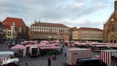 Slow-pan-over-the-farmers-market-in-Nuremberg-in-November