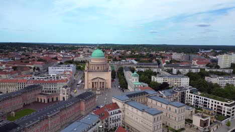 El-Centro-De-La-Ciudad-De-Potsdam-Con-Edificios-Históricos-En-Un-Soleado-Día-De-Verano-En-Brandeburgo,-Alemania