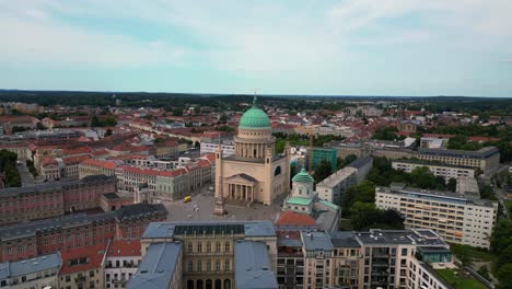 Potsdamer-Innenstadt-Mit-Historischen-Gebäuden-An-Einem-Sonnigen-Sommertag-In-Brandenburg,-Deutschland