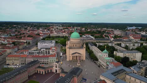 El-Centro-De-La-Ciudad-De-Potsdam-Con-Edificios-Históricos-En-Un-Soleado-Día-De-Verano-En-Brandeburgo,-Alemania