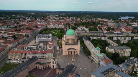 El-Centro-De-La-Ciudad-De-Potsdam-Con-Edificios-Históricos-En-Un-Soleado-Día-De-Verano-En-Brandeburgo,-Alemania