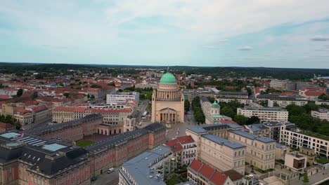 Potsdamer-Innenstadt-Mit-Historischen-Gebäuden-An-Einem-Sonnigen-Sommertag-In-Brandenburg,-Deutschland