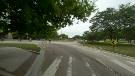 Chicagoer-Radfahrer-Fahren-Während-Der-Bike-The-Drive-2022-Auf-Dem-Dusable-Lake-Shore-Drive-Richtung-Norden,-Raststätte-Bryn-Mawr