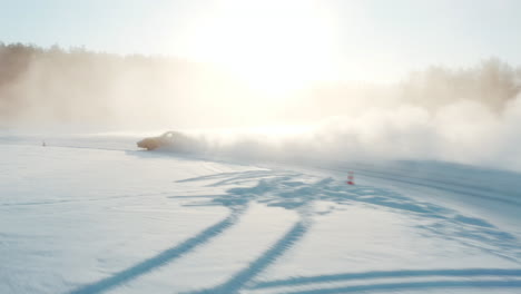 Drohnenaufnahmen-Des-Porsche-Carrera-2020-911-4S,-Der-Auf-Einer-Kreisförmigen-Strecke-Auf-Einem-Zugefrorenen-See-Driftet