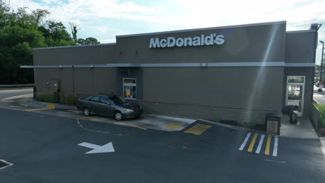 Edificio-Del-Restaurante-De-Comida-Rápida-McDonald&#39;s