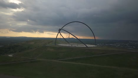 Halde-Hoheward,-Horizontobservatorium,-viewpoint-on-a-hilltop-plateau,-with-massive-arches-that-track-the-seasonal-movement-of-the-sun,-Germany