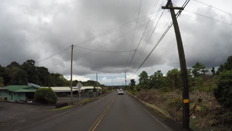 Conducir-Por-La-Carretera-En-La-Ciudad-De-Hamakua,-Hawái,-Punto-De-Vista