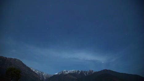 Zeitraffer-Hoher-Berg-Mit-Wenig-Schnee,-Landschaft