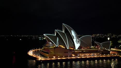 La-ópera-De-Sydney-Proyecta-Un-Memorial-Por-El-Fallecimiento-De-La-Reina-Isabel-Ii,-La-Monarca-Con-El-Reinado-Más-Largo-De-Gran-Bretaña-Que-Murió-A-Los-96-Años