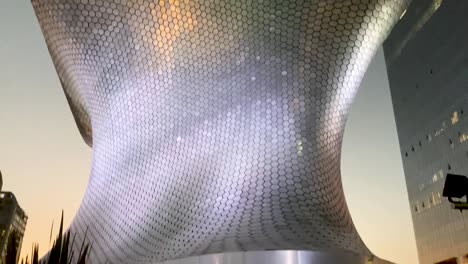 Night-view-of-museum-Soumaya-in-Polanco,-Mexico-City