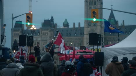 Live-Auftritte-Während-Der-Freedom-Convoy-Kundgebung-Auf-Dem-Parliament-Hill,-Ottawa,-Kanada