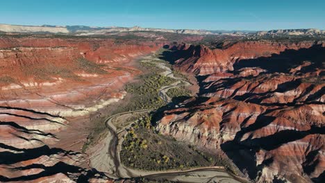 Panorama-Der-Farbenfrohen-Klippen-In-Der-Abgelegenen-Naturlandschaft-Von-Utah,-USA