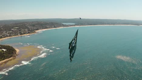 Helicóptero-Volando-A-Lo-Largo-De-La-Costa-De-Sydney,-Australia