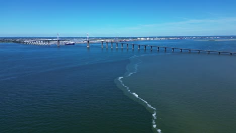 Saint-Nazaire-Brücke-über-Den-Fluss-In-Der-Nähe-Von-Saint-Brevin-Les-Pins,-Frankreich