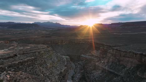 Panorama-Of-Gorges-On-Deserted-Nature-During-Sunrise-Near-Utah,-United-States