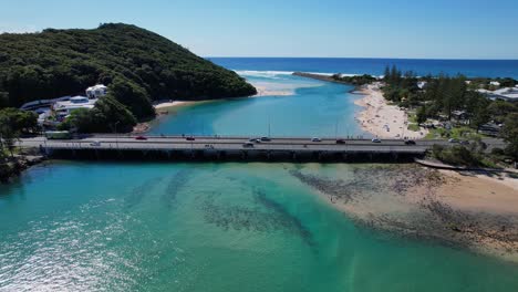 Vuela-Desde-El-Puente-Tallebuggera-Creek-En-Burleigh-Heads,-Gold-Coast,-Queensland,-Australia